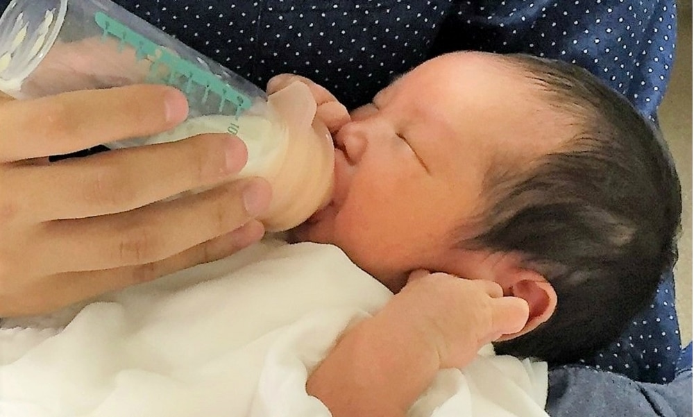 新生児期 授乳の間隔や回数 母乳とミルクでどう違うの デイリシャス 楽天レシピ 新生児期 授乳の間隔や回数 母乳とミルクでどう違うの デイリシャス 楽天レシピ